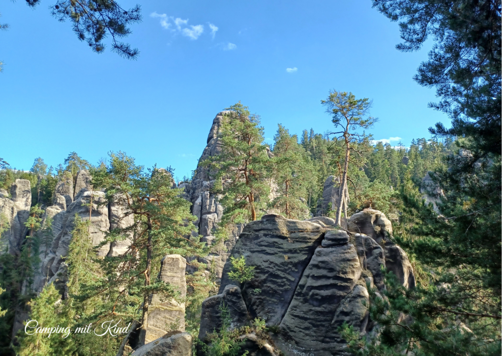 Felsen, die in den Himmel ragen